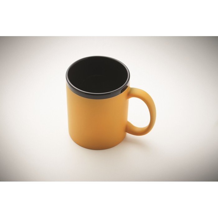 Taza de cerámica con revestimiento de tacto suave de colores 300ml color amarillo vista fotografía cuarta vista Taza de cerámica con revestimiento de tacto suave de colores 300ml color amarillo vista fotografía cuarta vista