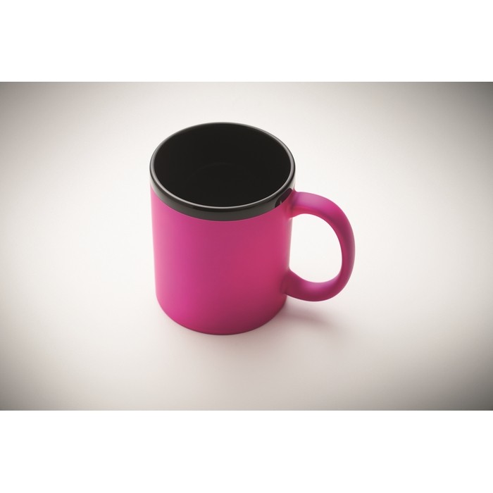 Taza de cerámica con revestimiento de tacto suave de colores 300ml color fucsia vista fotografía cuarta vista Taza de cerámica con revestimiento de tacto suave de colores 300ml color fucsia vista fotografía cuarta vista