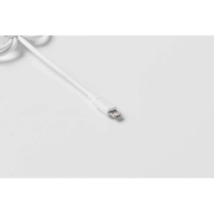 Llavero con distintos cables de carga con distintas salidas color blanco vista fotografía octava vista Llavero con distintos cables de carga con distintas salidas color blanco vista fotografía octava vista