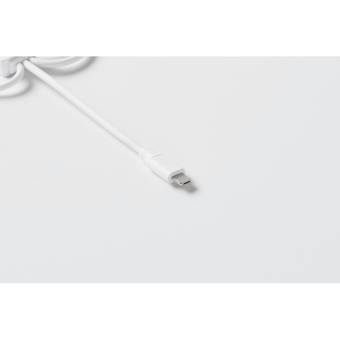 Llavero con distintos cables de carga con distintas salidas color blanco vista fotografía Llavero con distintos cables de carga con distintas salidas color blanco vista fotografía