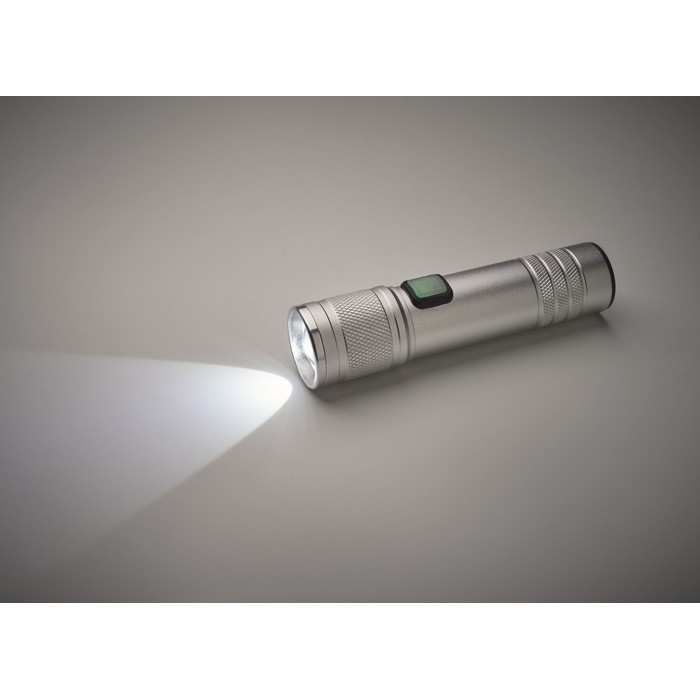 Linterna de aluminio reciclado extensible con 3 ajustes de luz y zoom color plateado mate vista fotografía sexta vista Linterna de aluminio reciclado extensible con 3 ajustes de luz y zoom color plateado mate vista fotografía sexta vista