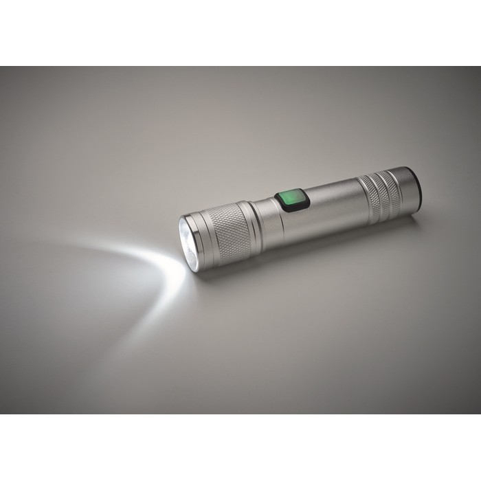 Linterna de aluminio reciclado extensible con 3 ajustes de luz y zoom color plateado mate vista fotografía septima vista Linterna de aluminio reciclado extensible con 3 ajustes de luz y zoom color plateado mate vista fotografía septima vista