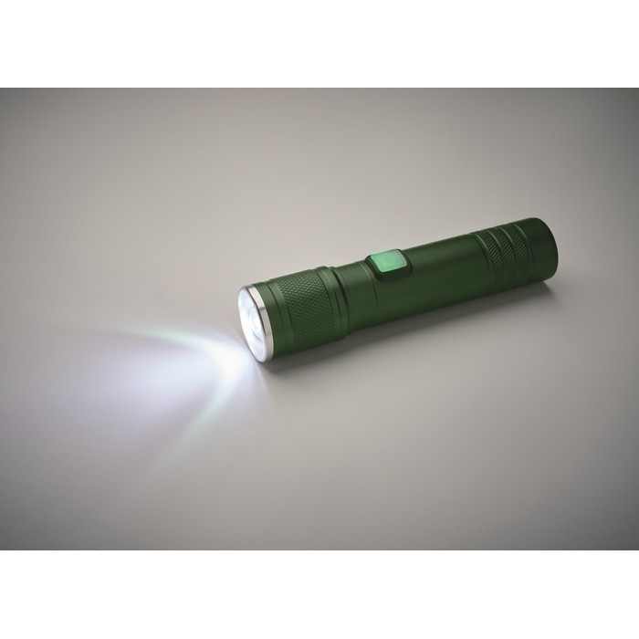 Linterna de aluminio reciclado extensible con 3 ajustes de luz y zoom color verde oscuro vista fotografía septima vista Linterna de aluminio reciclado extensible con 3 ajustes de luz y zoom color verde oscuro vista fotografía septima vista