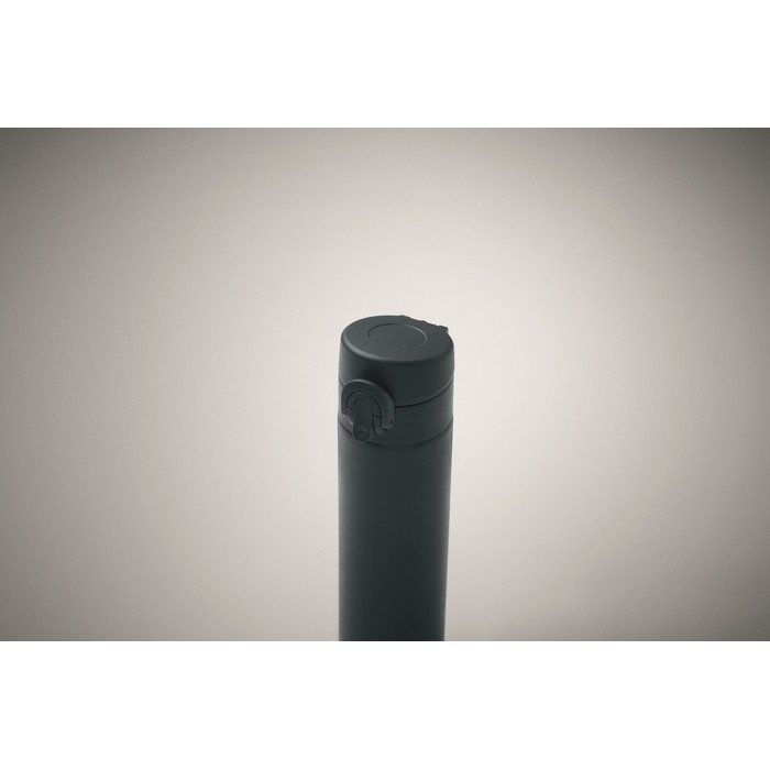 Botella antifugas de acero inoxidable con apertura a presión 300ml color azul marino vista fotografía Botella antifugas de acero inoxidable con apertura a presión 300ml color azul marino vista fotografía