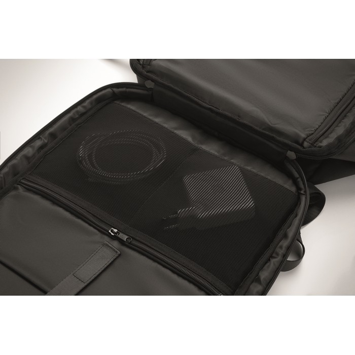 Mochila ideal para viajes con múltiples compartimientos color negro vista fotografía