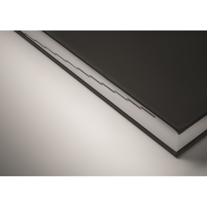 Libreta con agenda perpetuo de vista diaria con marca página a juego A5 color negro vista fotografía Libreta con agenda perpetuo de vista diaria con marca página a juego A5 color negro vista fotografía