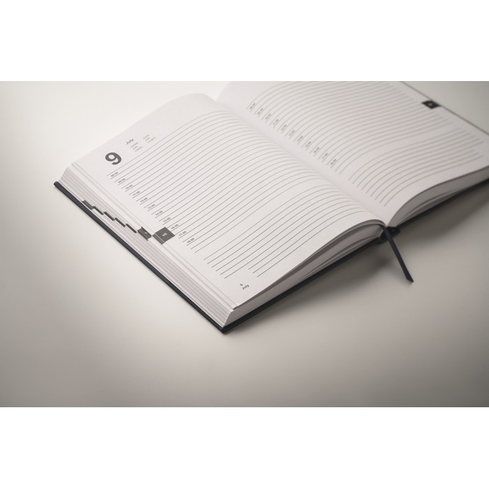 Libreta con agenda perpetuo de vista diaria con marca página a juego A5 color azul marino vista fotografía Libreta con agenda perpetuo de vista diaria con marca página a juego A5 color azul marino vista fotografía