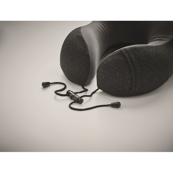 Almohada de viaje con bolsa ajustable color gris oscuro vista detalle 3 Almohada de viaje con bolsa ajustable color gris oscuro vista detalle 3