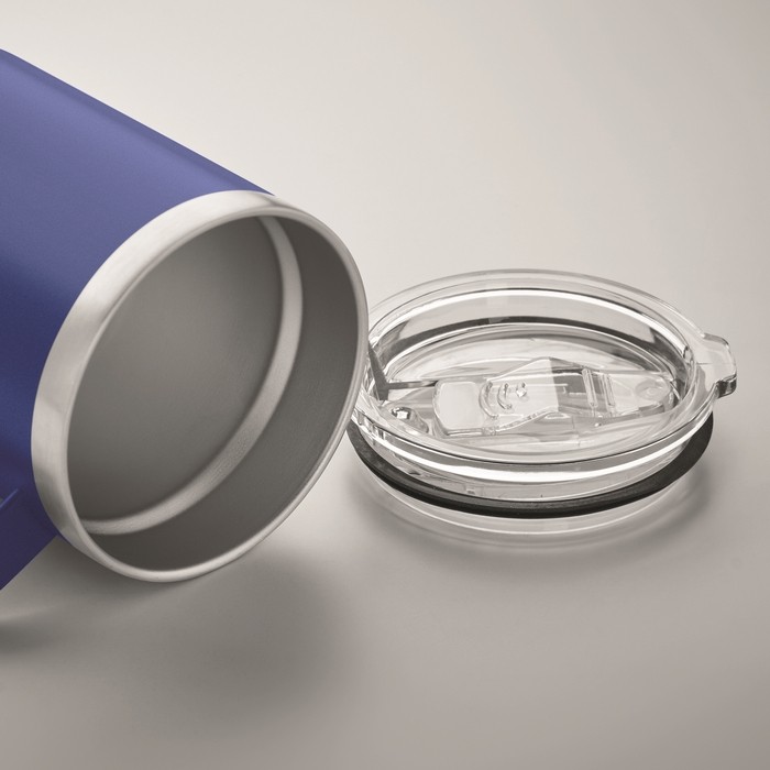 Vaso antifugas de acero inoxidable reciclado con tapa 300ml color azul vista fotografía tercera vista Vaso antifugas de acero inoxidable reciclado con tapa 300ml color azul vista fotografía tercera vista