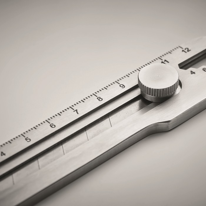 Cúter retráctil multiusos de acero inoxidable con 8 hojas color plateado mate vista fotografía cuarta vista