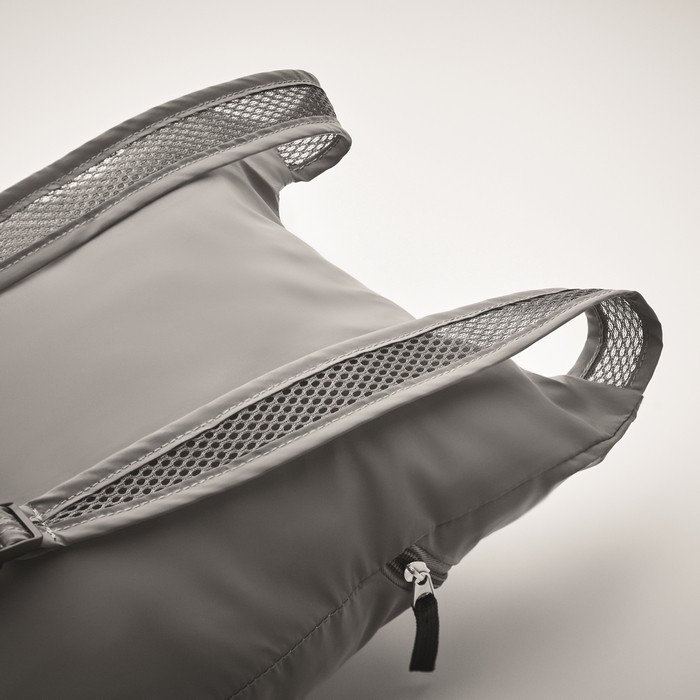 Mochila deportiva plegable reflectante con asas desmontables color plateado mate vista fotografía septima vista