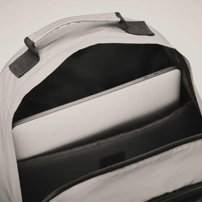 Mochila acolchada de poliéster reflectante para portátil 15'' color plateado mate vista fotografía cuarta vista Mochila acolchada de poliéster reflectante para portátil 15'' color plateado mate vista fotografía cuarta vista