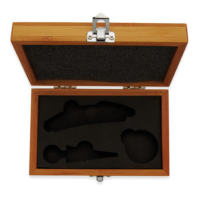 Elegante set de vino corporativo color Madera tercera vista Elegante set de vino corporativo color Madera tercera vista