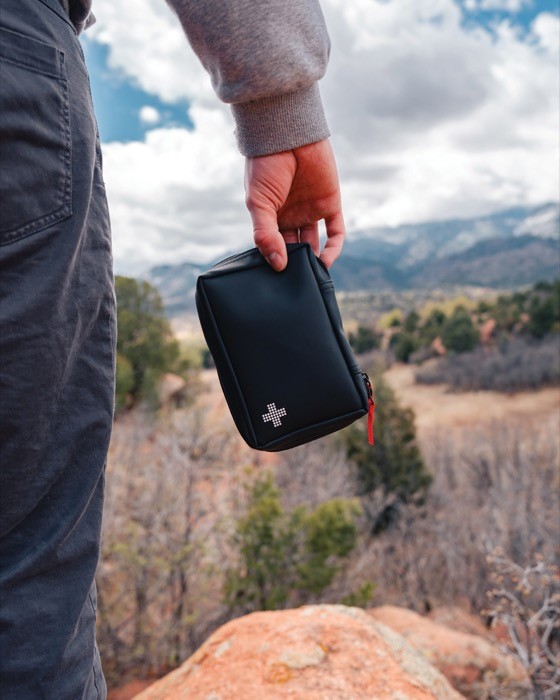 Botiquín personalizado nobuk para primeros auxilios con 24 accesorios color negro