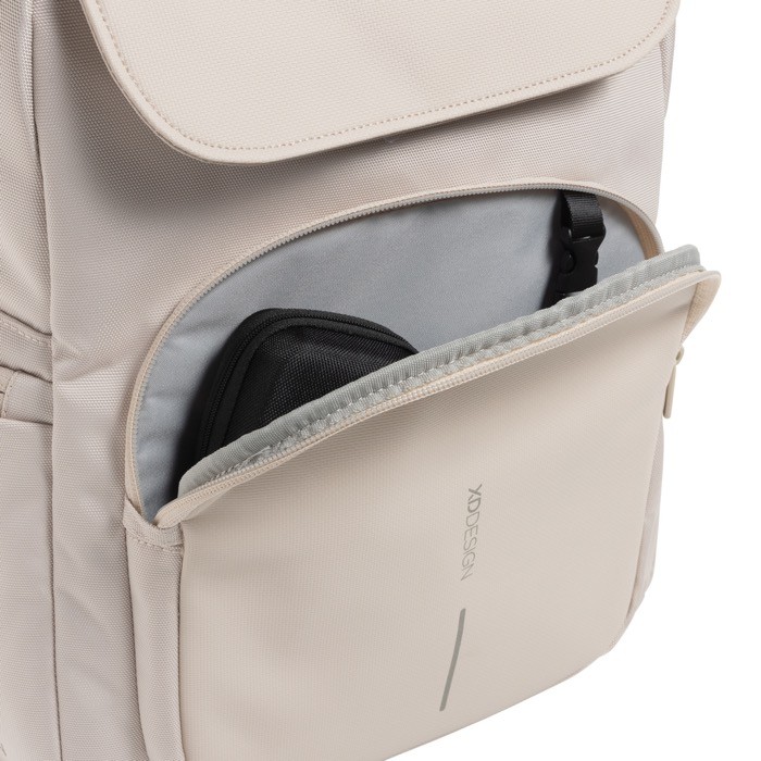 Set de carga para móviles y otros dispositivos con estuche color negro decima vista Set de carga para móviles y otros dispositivos con estuche color negro decima vista