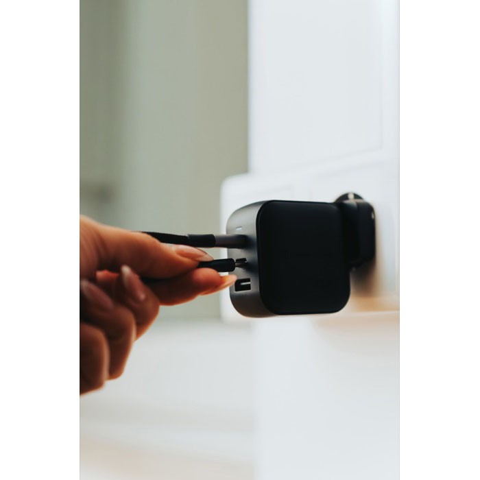 Cargador supperápido para varios países con 3 salidas 70W color negro Cargador supperápido para varios países con 3 salidas 70W color negro