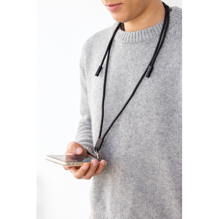 Cable para móvil con USB-C en RPET con correa cuello y carga 60W color negro vista de ambiente 2