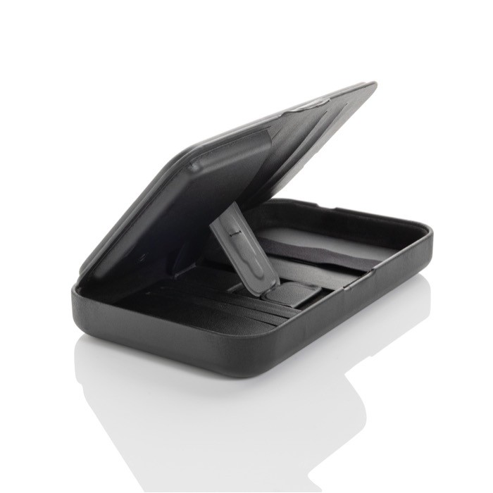 Estuche de viaje con materiales reciclados con carga 3 en 1 color negro segunda vista Estuche de viaje con materiales reciclados con carga 3 en 1 color negro segunda vista