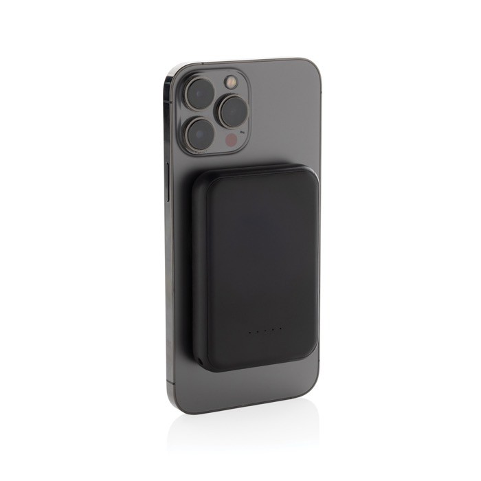 Powerbank inalámbrico magnético plástico reciclado 5.000 mAh color negro sexta vista Powerbank inalámbrico magnético plástico reciclado 5.000 mAh color negro sexta vista