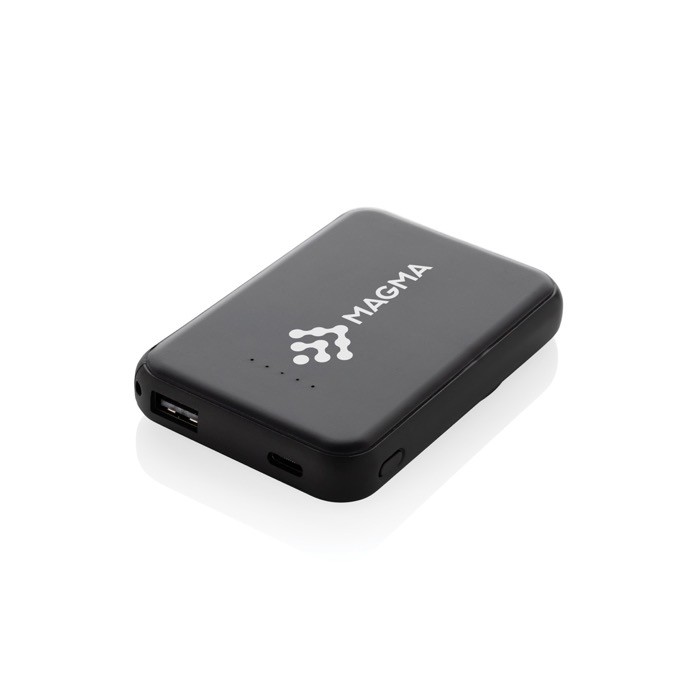 Powerbank inalámbrico magnético plástico reciclado 5.000 mAh color negro vista con logo Powerbank inalámbrico magnético plástico reciclado 5.000 mAh color negro vista con logo