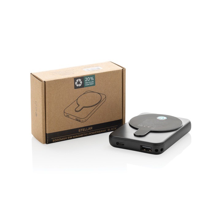 Powerbank inalámbrico magnético plástico reciclado 5.000 mAh color negro vista con caja Powerbank inalámbrico magnético plástico reciclado 5.000 mAh color negro vista con caja