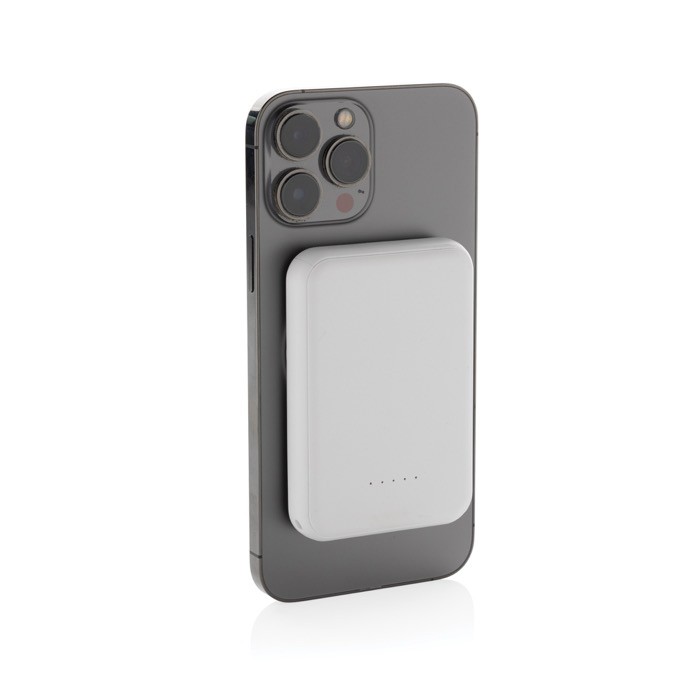 Powerbank inalámbrico magnético plástico reciclado 5.000 mAh color blanco sexta vista Powerbank inalámbrico magnético plástico reciclado 5.000 mAh color blanco sexta vista