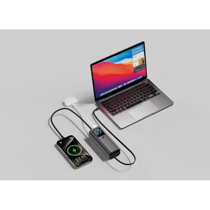 Batería externa de aluminio con carga múltiple y pantalla HQ 20.000 mAh color gris vista de ambiente