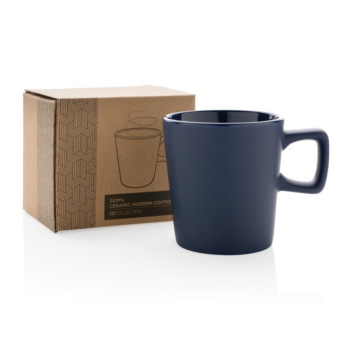 Taza de cerámica con interior brillante color azul marino vista con en caja
