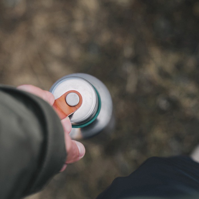 Botella térmica de acero inoxidable con asa Black+Blum 750ml color turquesa Botella térmica de acero inoxidable con asa Black+Blum 750ml color turquesa