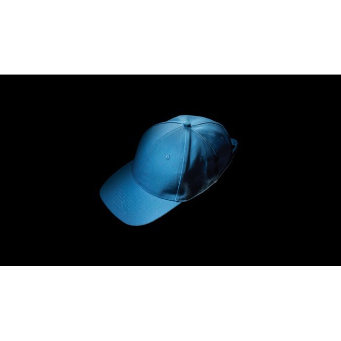 Gorra de algodón reciclado de 6 paneles y trazador AWARE™ 280 g/m2 color azul claro vista de ambiente