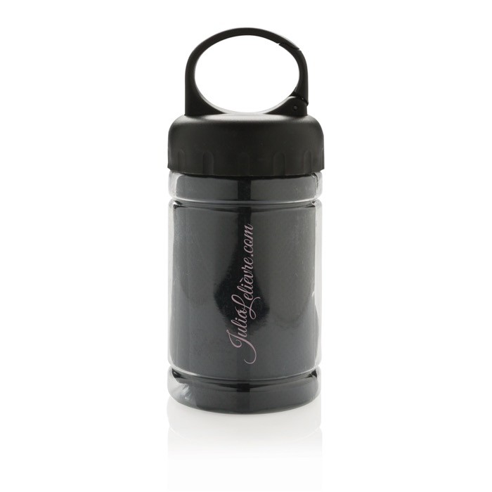 Toalla de microfibra con protección solar hecha para refrescar color negro vista con logo