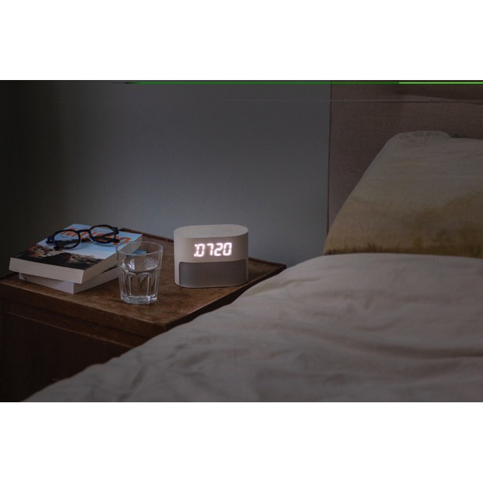 Reloj despertador eco con luz gradual y paisajes sonoros relajantes color beige vista de ambiente 2