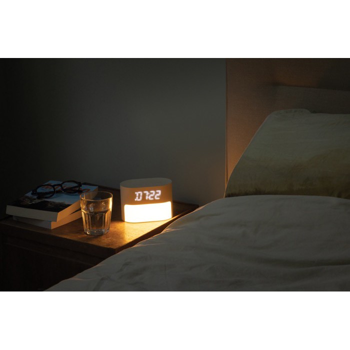 Reloj despertador eco con luz gradual y paisajes sonoros relajantes color beige vista de ambiente 3