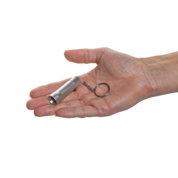 Llavero linterna de aluminio reciclado con LED y 15 lúmenes color plateado cuarta vista