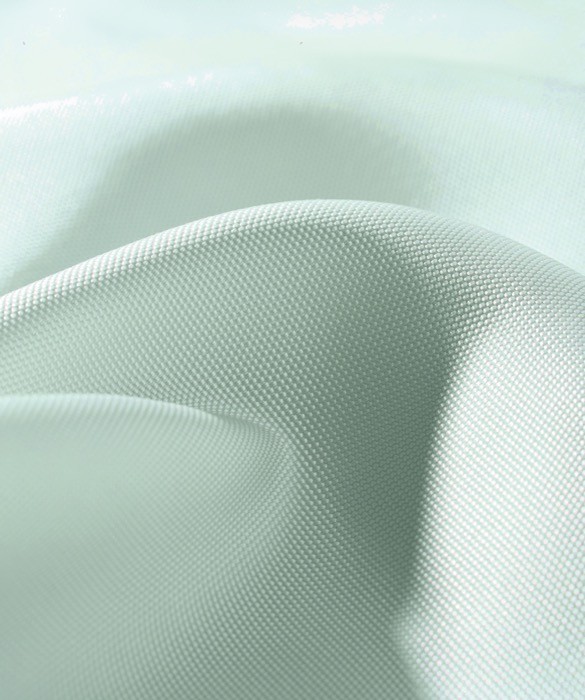 Mochila RPET para PC con solapa antirrobo y cremalleras seguras 16” color verde