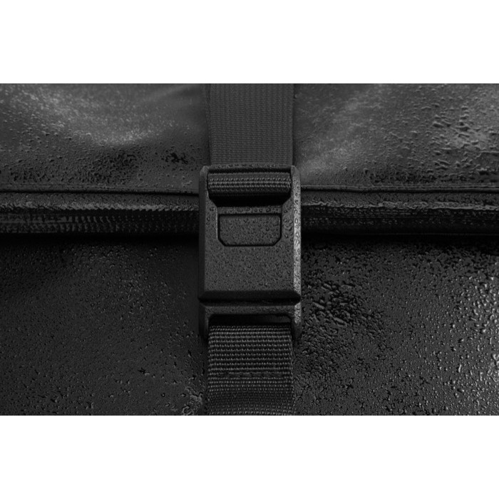 Mochila multiusos con tejido resistente al gua y solapa PC 16” color negro Mochila multiusos con tejido resistente al gua y solapa PC 16” color negro