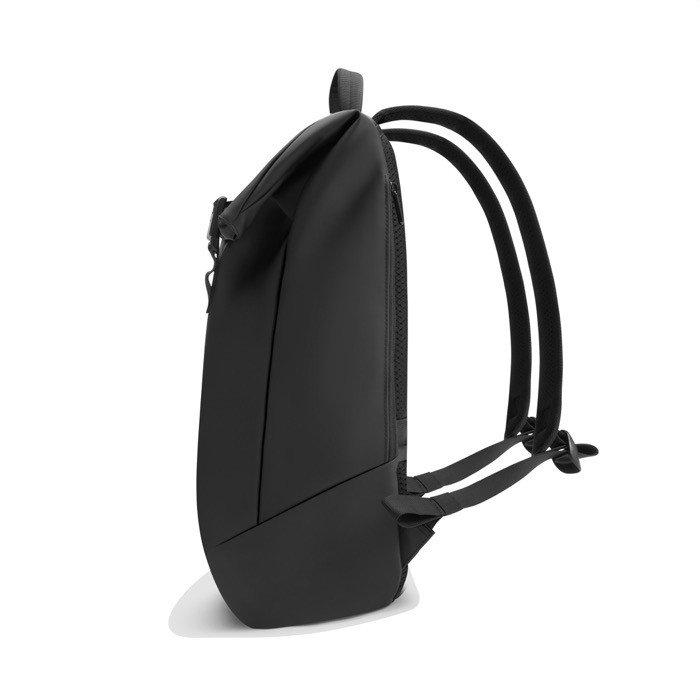 Mochila multiusos con tejido resistente al gua y solapa PC 16” color negro quinta vista Mochila multiusos con tejido resistente al gua y solapa PC 16” color negro quinta vista