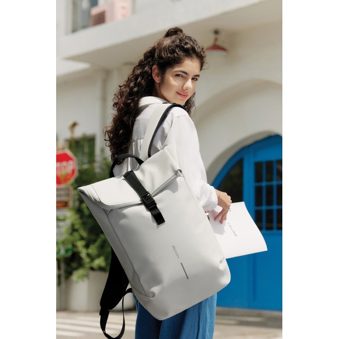 Mochila multiusos con tejido resistente al gua y solapa PC 16” color blanco roto Mochila multiusos con tejido resistente al gua y solapa PC 16” color blanco roto