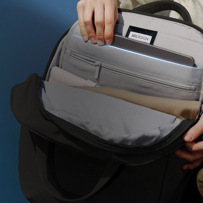 Mochila expansible en tejido reciclado con cremallera Duo-Zipper 16” color negro