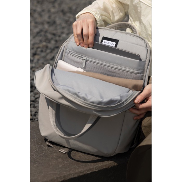 Mochila expansible en tejido reciclado con cremallera Duo-Zipper 16” color gris