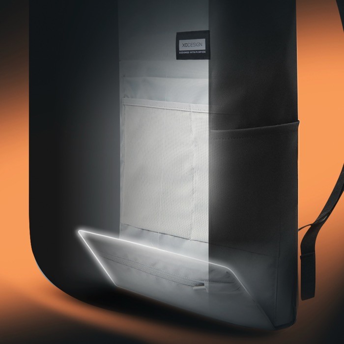 Mochila urbana impermeable con fijación a bicicleta y antirrobo 16” color negro