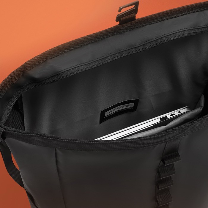 Mochila urbana impermeable con fijación a bicicleta y antirrobo 16” color negro