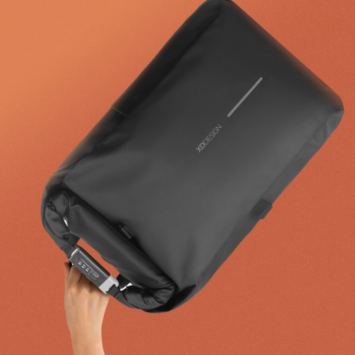 Mochila urbana impermeable con fijación a bicicleta y antirrobo 16” color negro