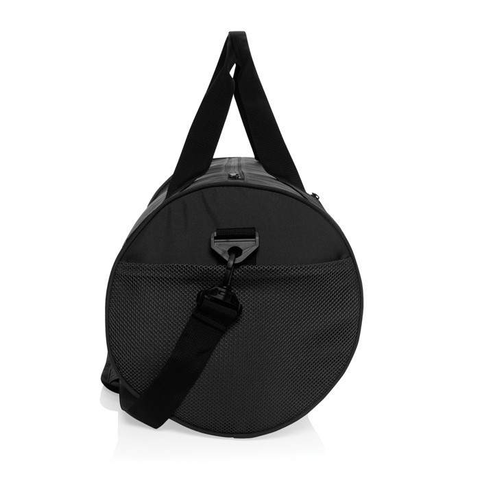 Bolsa de deporte de RPET con correo ajustable capacidad 25L color negro tercera vista Bolsa de deporte de RPET con correo ajustable capacidad 25L color negro tercera vista