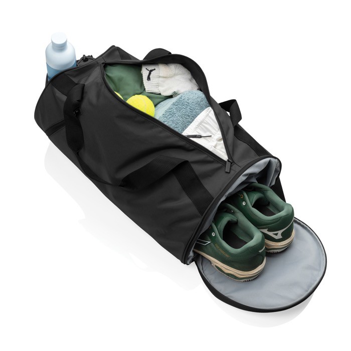 Bolsa de deporte de RPET con correo ajustable capacidad 25L color negro sexta vista Bolsa de deporte de RPET con correo ajustable capacidad 25L color negro sexta vista