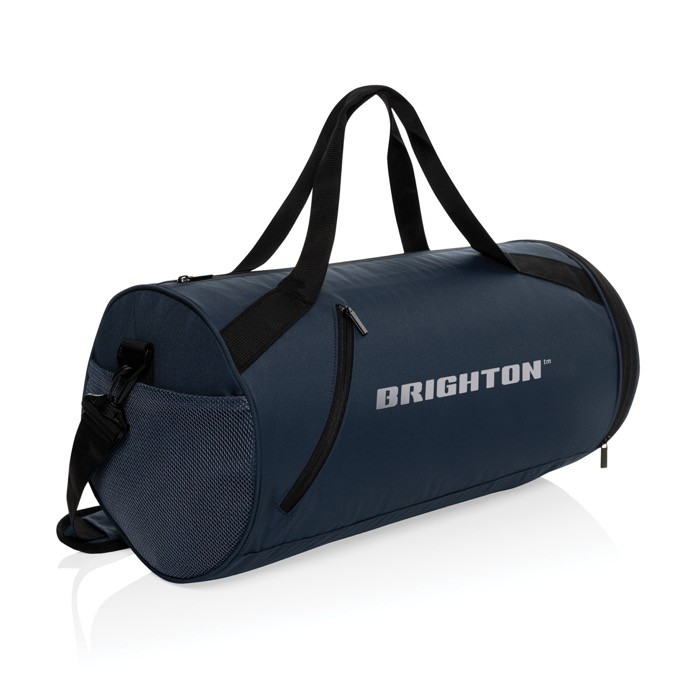 Bolsa de deporte de RPET con correo ajustable capacidad 25L color azul marino vista con logo Bolsa de deporte de RPET con correo ajustable capacidad 25L color azul marino vista con logo