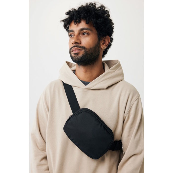 Bolsa bandolera mutliusos de RPET con correa y capacidad de 1L color negro