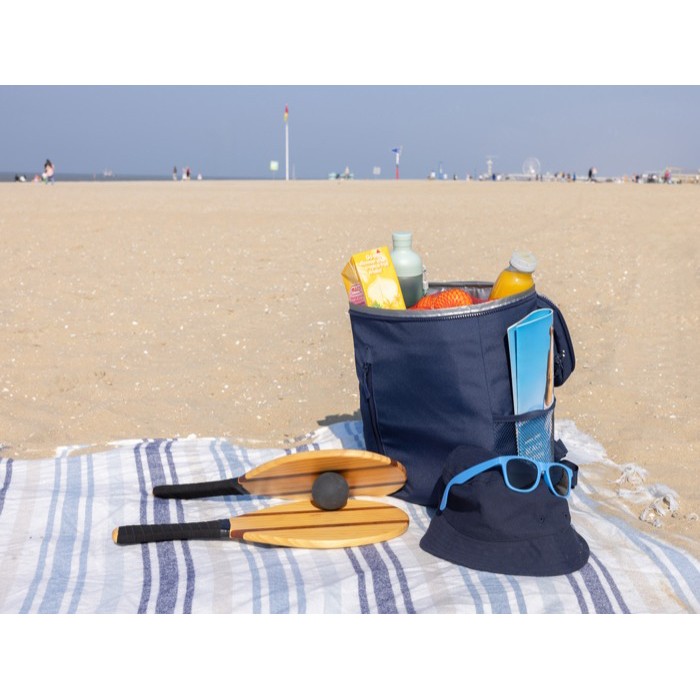 Mochila nevera de RPET con correas ajustables capacidad 18L color azul marino Mochila nevera de RPET con correas ajustables capacidad 18L color azul marino