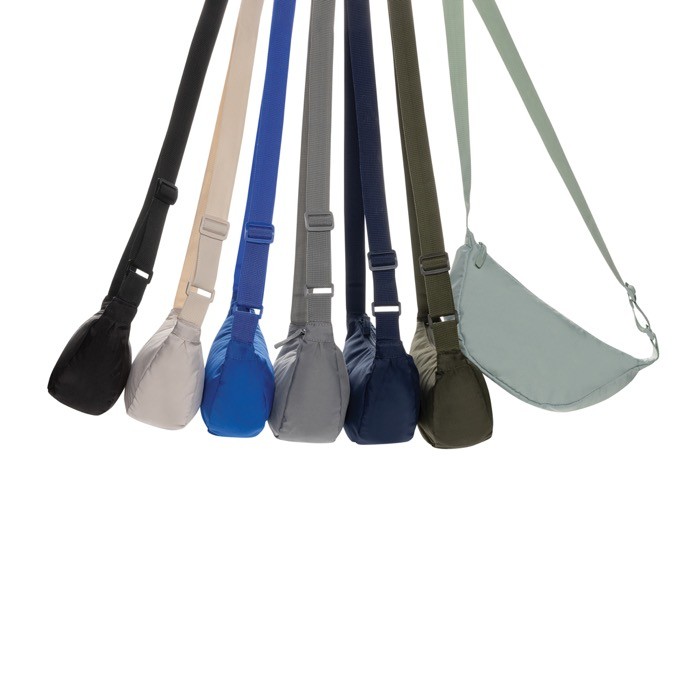 Bandolera ajustable de poliéster reciclado con gran compartimento color negro vista general