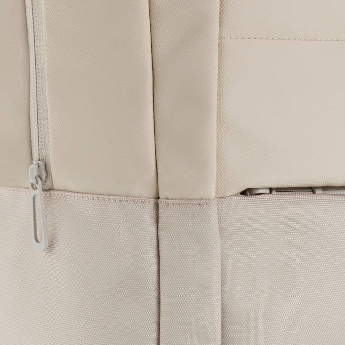 Mochila de RPET para PC con varios organizadores interiores 15,6” color beige sexta vista Mochila de RPET para PC con varios organizadores interiores 15,6” color beige sexta vista